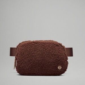 *NEW* Never Worn Lululemonn Everywhere Belt Bag 1L in Fleece, Brown Earth/Gold
